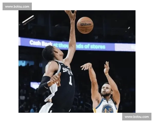 雷霆对阵马刺全场录像回顾年轻核心对决精彩瞬间战术博弈与关键时刻